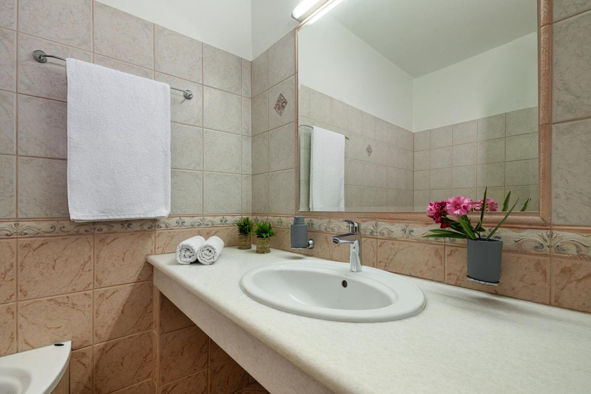 Villa Mariani II - In Lothiarika, Newly Renovated June 2024, Private Pool, Lindos 10 Min, Beach 120M Lardos Extérieur photo